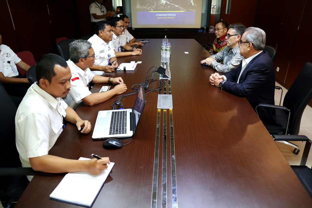 The Visit of the Colombian Ambassador to Pindad