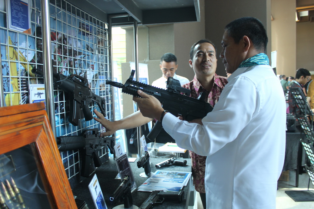 Pindad Tampilkan Produknya di Seminar Internasional Ilmu Pertahanan, IIDS 2017 
