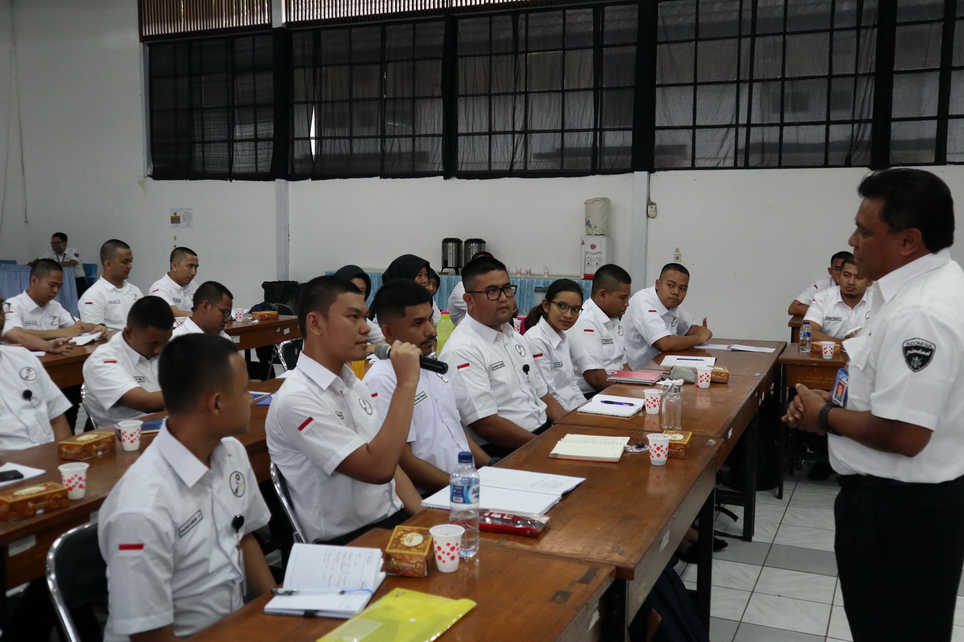 Direksi Pindad Memberikan Materi Pada Peserta Manajemen Trainee Pindad Tahun 2019