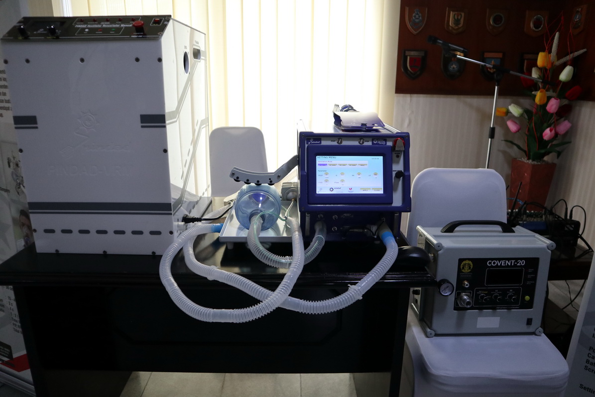 Appreciation to Pindad's Contribution, Defense Minister Reviews Pindad's Ventilators and Latest Vehicles