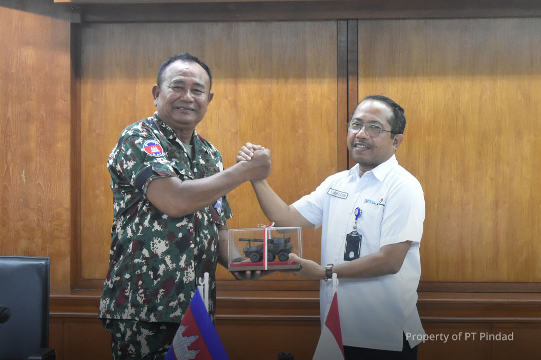 DISTRANIS PINDAD TERIMA KUNJUNGAN WAKIL PANGLIMA ANGKATAN DARAT KAMBOJA
