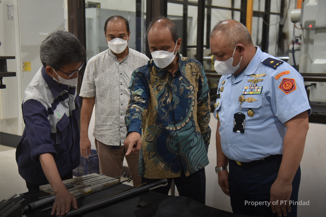 Kapuslaik Kemhan Tinjau Produksi hankam PT Pindad