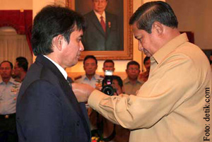 PRESIDENT DIRECTOR OF PT. PINDAD RECEIVED HONORABLE MEDAL OF ACHIEVEMENT IN DEVELOPMENT FROM THE PRESIDENT OF INDONESIA