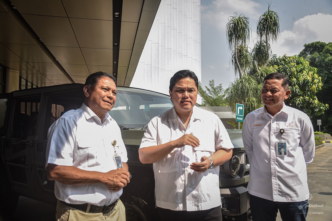 Menteri & Wamen BUMN Tinjau Maung MV3 Pindad di Kementerian BUMN, Dorong Varian Elektrik