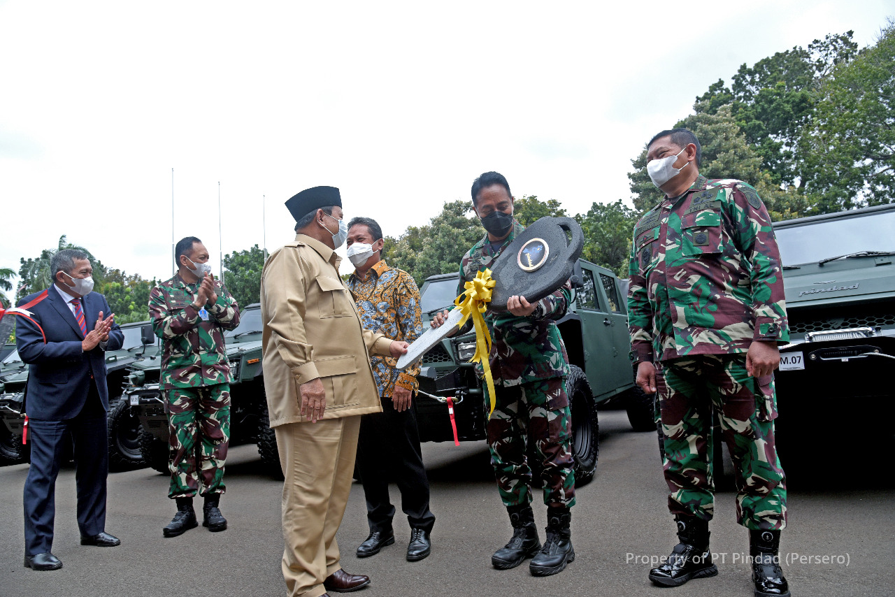 The Indonesian Defense Minister handed over 40 units of Maung to the TNI at the 2021 Kemhan Rapim