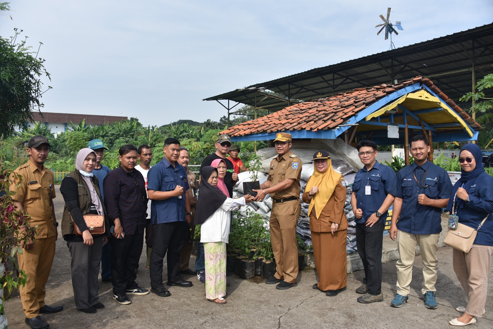 Penanaman Serentak, TJSL Pindad Tanam Cabai dan Bawang Merah di Kota Bandung Raya