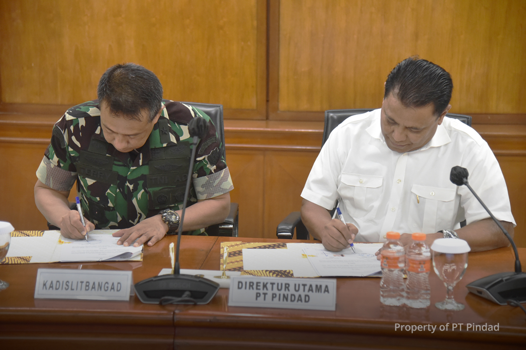 PT PINDAD TANDATANGANI PERJANJIAN KERJA SAMA DENGAN DISLITBANGAD DI BIDANG LITBANG MUNISI