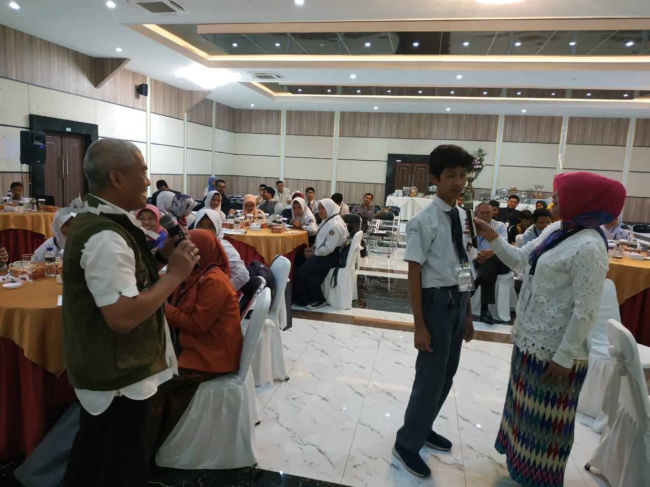 Pindad Holds an Educational Seminar on Child Friendly School Development Programs