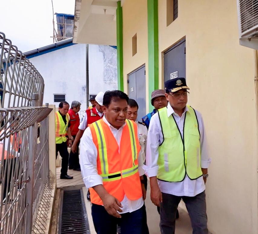 Minister of Transportation Review the Signaling Works conducted by PGST, Pindad Subsidiary