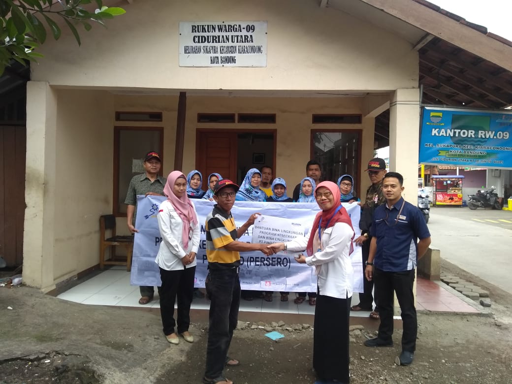 Pindad Serahkan Bantuan  WiFi Untuk Warga