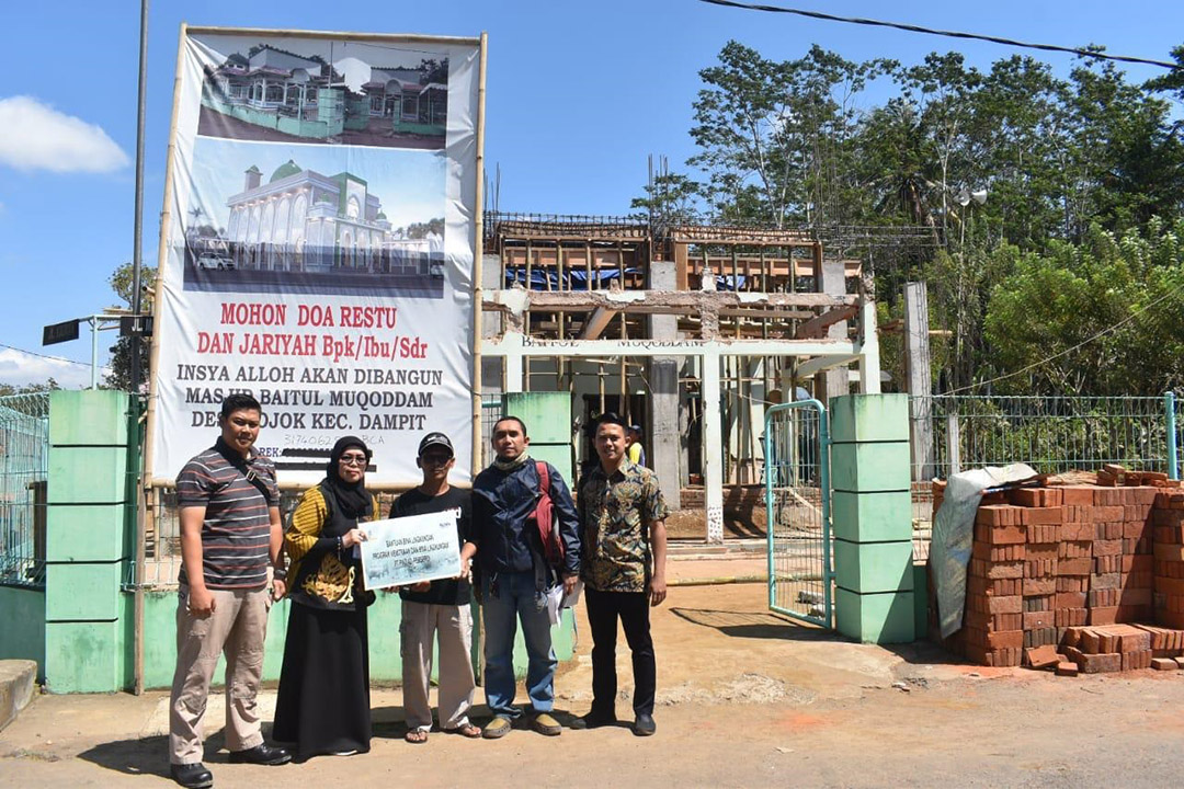 Pindad Donated Aid for Development of Public Infrastructure Facilities in Turen