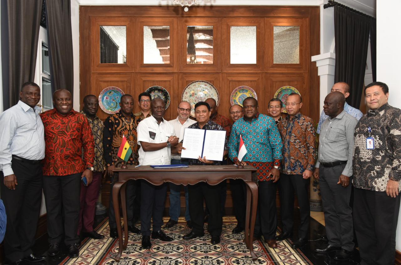 Signed LOI, Ministry of Defense of Ghana Showed Interest in Pindad Products