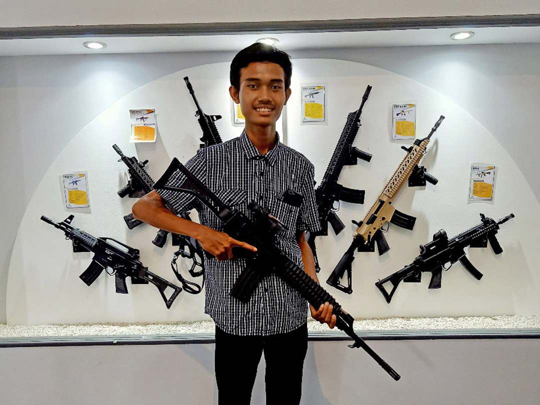 The creator of the Omelet Egg Maker Robot, Agung had the opportunity to see the Pindad Production Facility