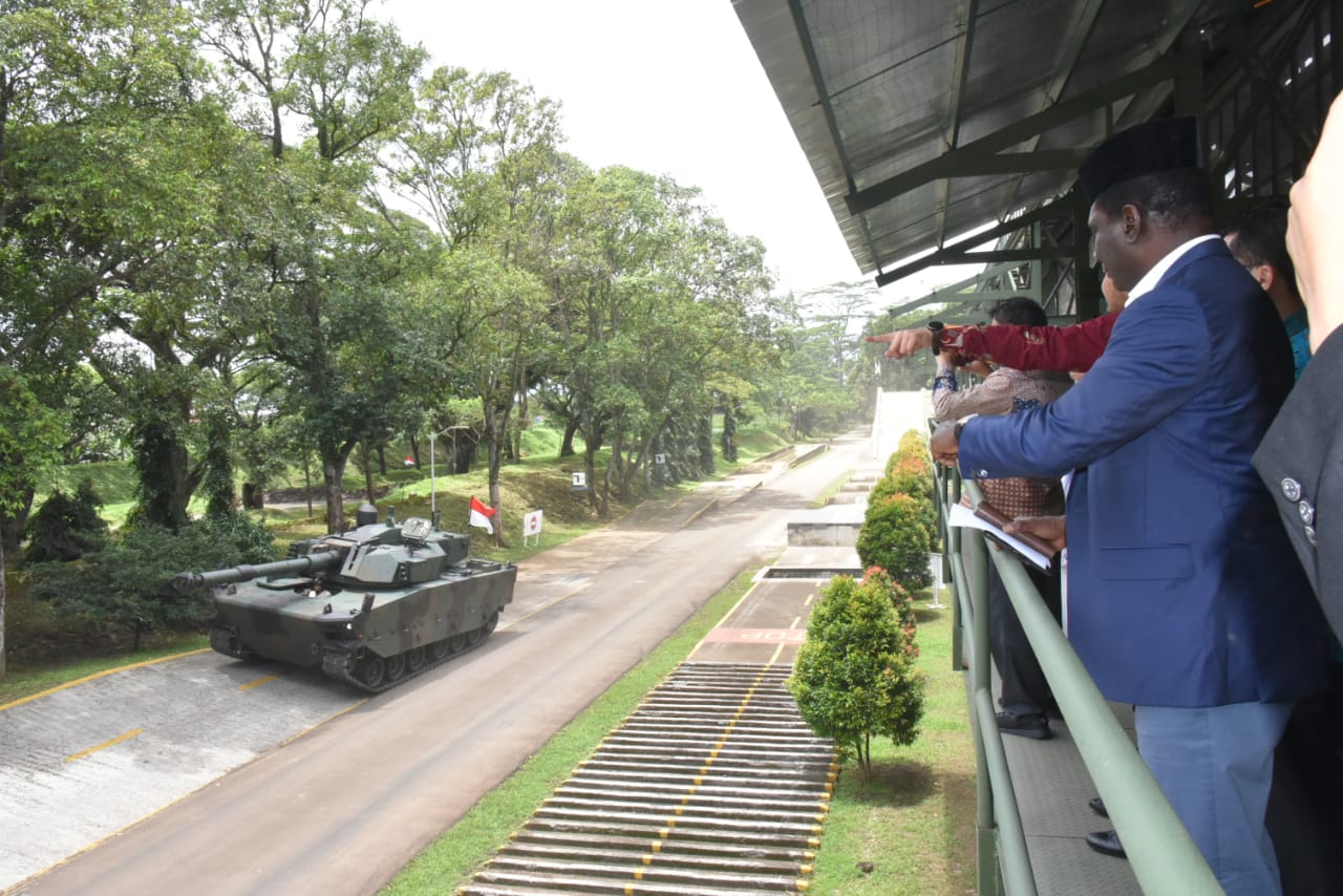 Minister of Bappenas Senegal Interested in Pindad Weapons Products