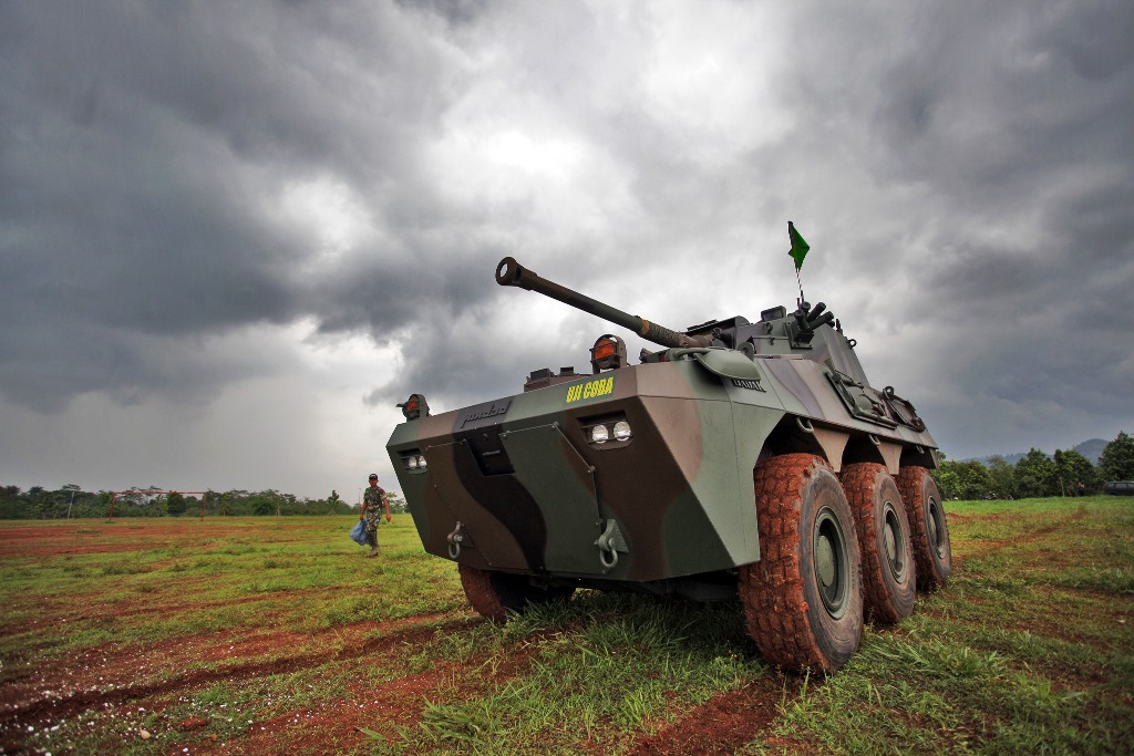 Pindad Sukses Lakukan Uji Tembak Panser Badak 90mm