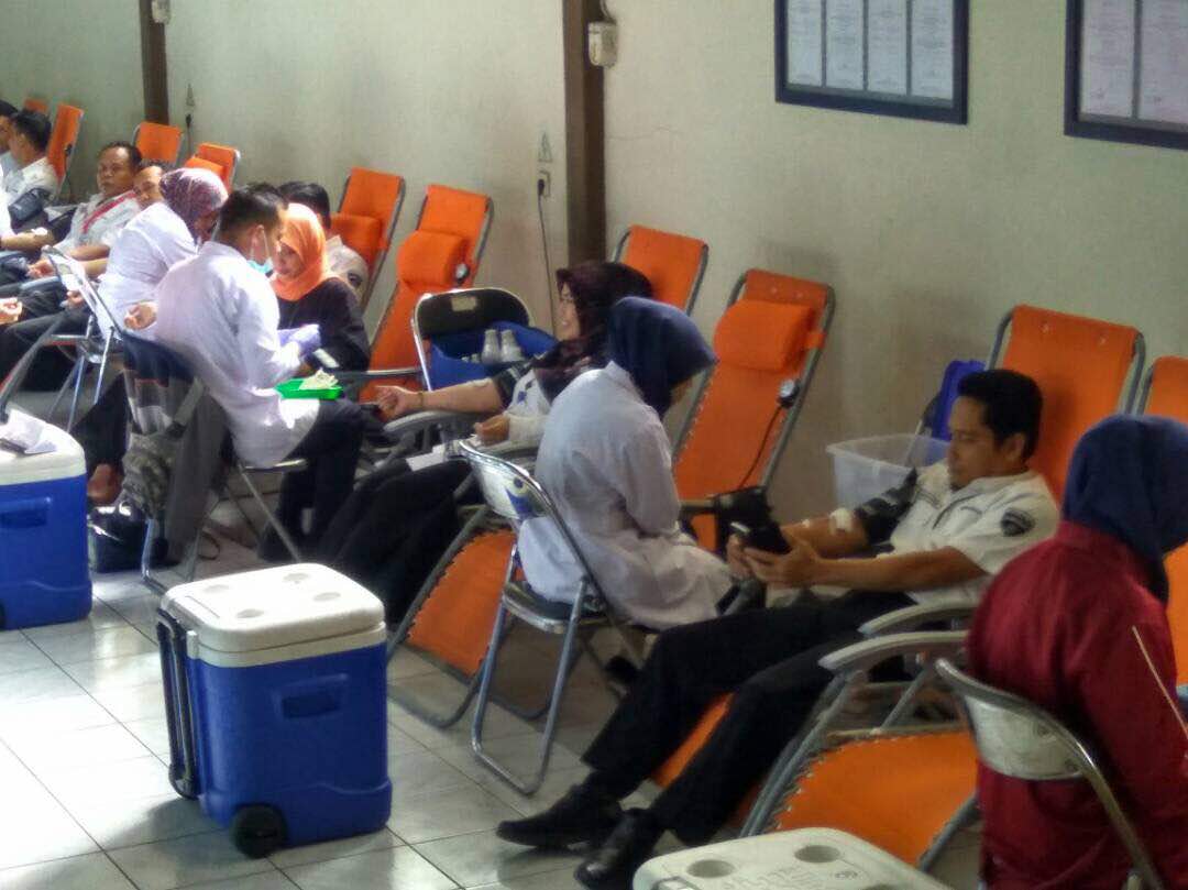 Pindad Gelar Donor Darah Memperingati HUT ke-34, Kumpulkan 342 Labu