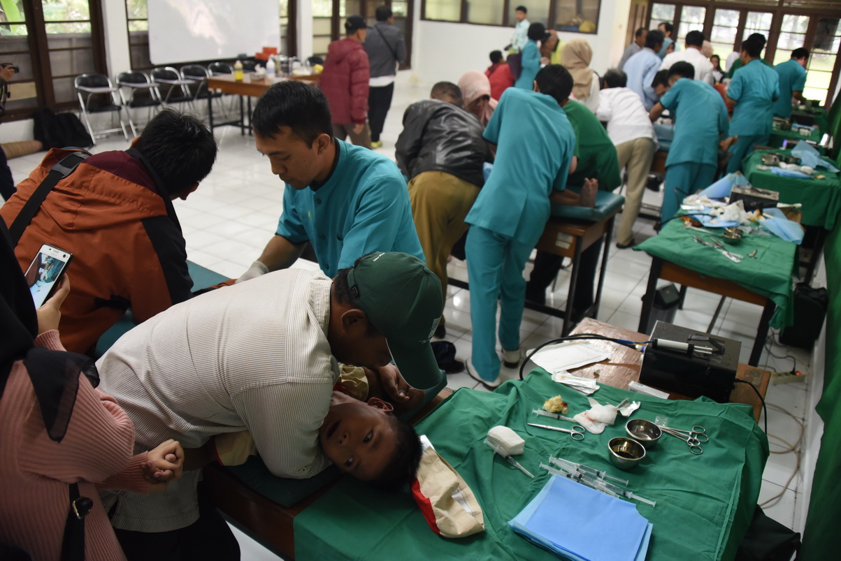 HUT ke-34, Pindad Gelar Khitanan Massal