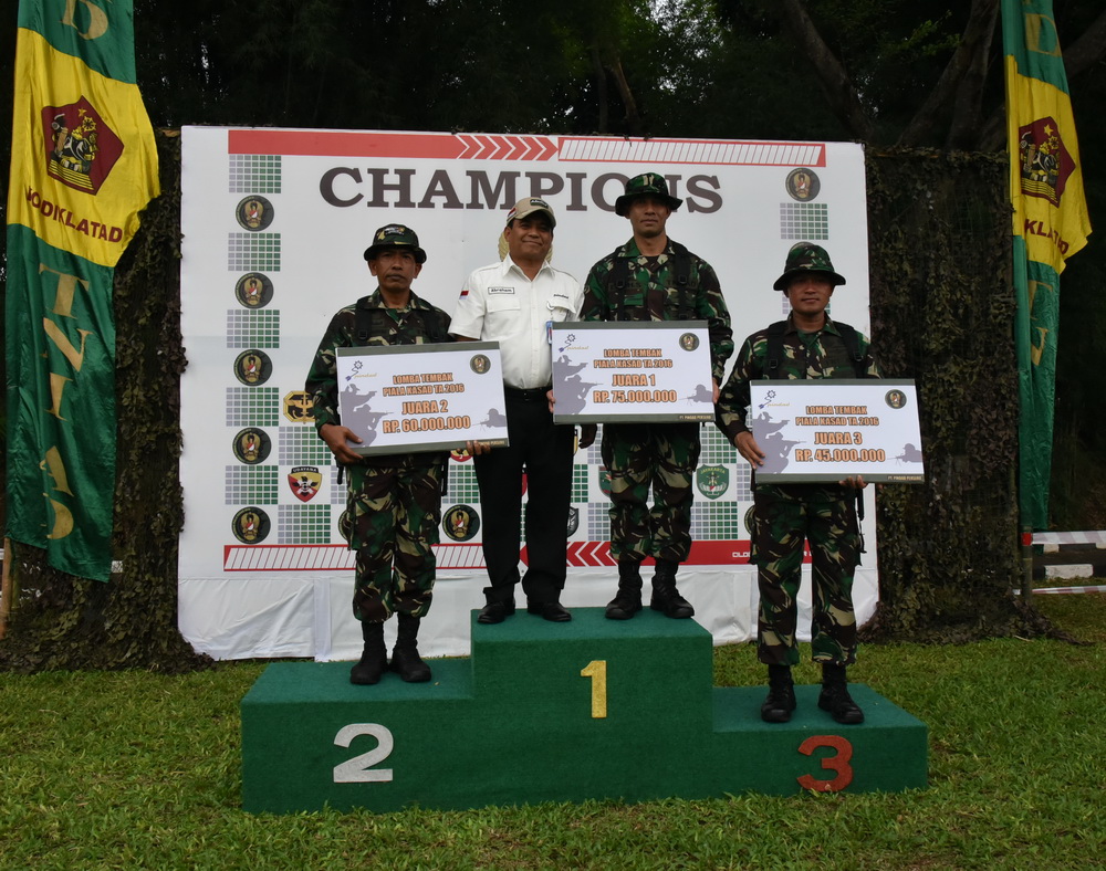 Pindad Memberikan Apresiasi pada Juara Lomba Tembak Piala Kasad 2016