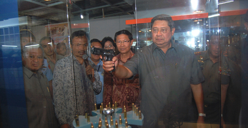 DEFENSE EQUIPMENT TOOLS EXHIBITION IN INDONESIAN NATIONAL ARMY MEETING 2010