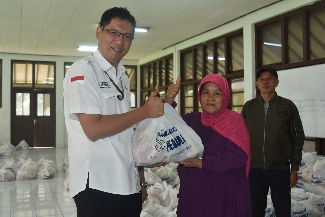 Pindad Bagikan 1100 Paket Sembako di Bulan Ramadhan