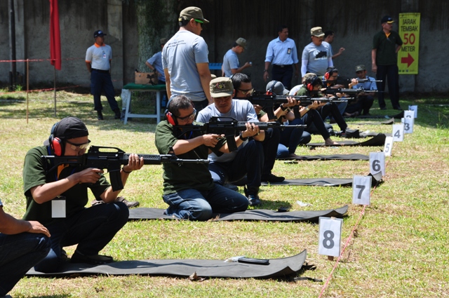 Challenging Journalists Adrenaline through Shooting Competition